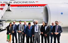 Momen Hangat Prabowo Foto Bersama Pengawal Prancis Sebelum Tinggalkan Paris