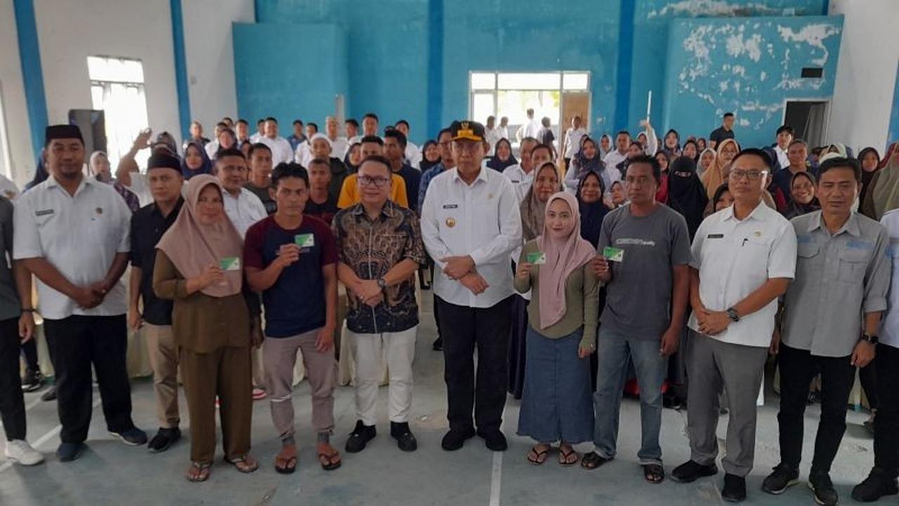 Fakta Unik Kunjungan Gusnar Ismail: Gubernur Gorontalo Jaring Aspirasi Masyarakat Pesisir, Bagikan Bantuan Pokok