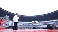 Calon presiden nomor urut 2 Prabowo Subianto menyampaikan pidatonya di HUT Partai Solidaritas Indonesia (PSI) ke-9 di Stadion Jatidiri, Semarang, Sabtu, (9/12/2023). (Foto: Tim Media Prabowo Subianto)