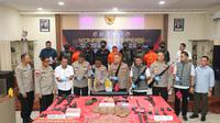 Satgas Damai Cartenz 2025 membongkar jaringan pemasok senjata api dan amunisi untuk Kelompok Kriminal Bersenjata (KKB) Papua yang beroperasi lintas provinsi. (Liputan6.com/Nanda Perdana Putra)