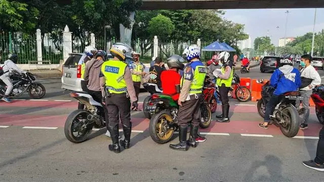 Razia knalpiot racing di Silang Monas, Jakarta Pusat (TMCPoldaMetroJaya)