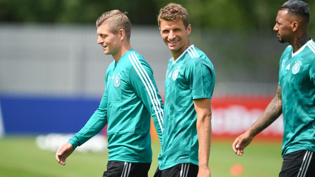 Toni Kroos - Thomas Muller