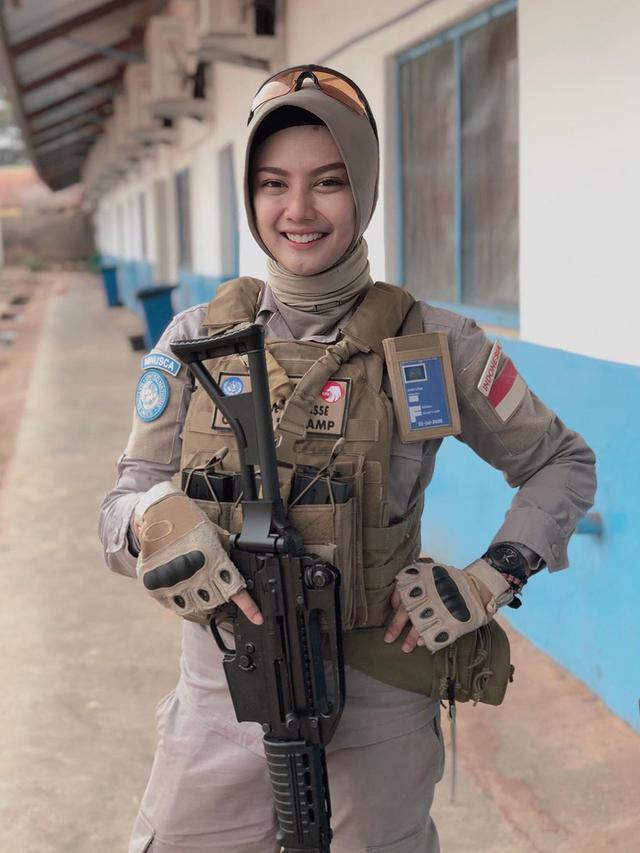 6 Pesona Cantik Briptu Hikma Nur Syafaa, Polisi Berhijab yang Dikirim Ke Afrika
