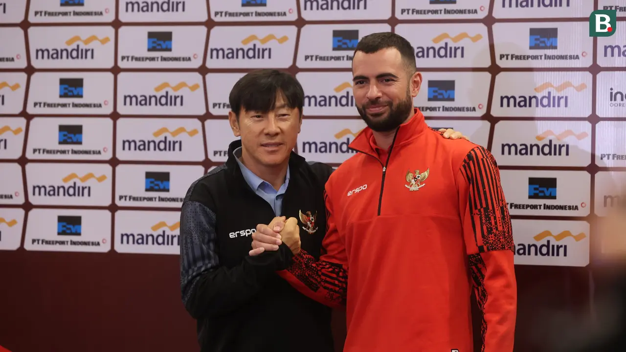 Jordi Amat dan Shin Tae-yong di konferensi pers Timnas Indonesia Vs Irak