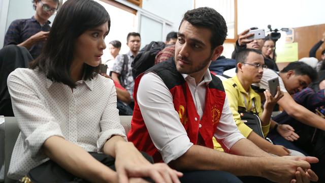 [Bintang] Fachri Albar dan Renata Kusmanto