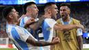 Pemain Argentina, Lautaro Martinez (kedua kanan) merayakan gol bersama rekannya pada laga Grup A Copa America 2024 melawan Chili di MetLife Stadium, East Rutherford, New Jersey, Rabu (26/06/2024) WIB. (AP Photo/Julia Nikhinson)