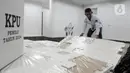 Tidak ada kendala dalam pendistribusian logistik Pemilu 2024 di DKI Jakarta karena relatif dekat dengan lokasi penyedia logistik yakni di Tanjung Priok dan Tangerang. (merdeka.com/Imam Buhori)
