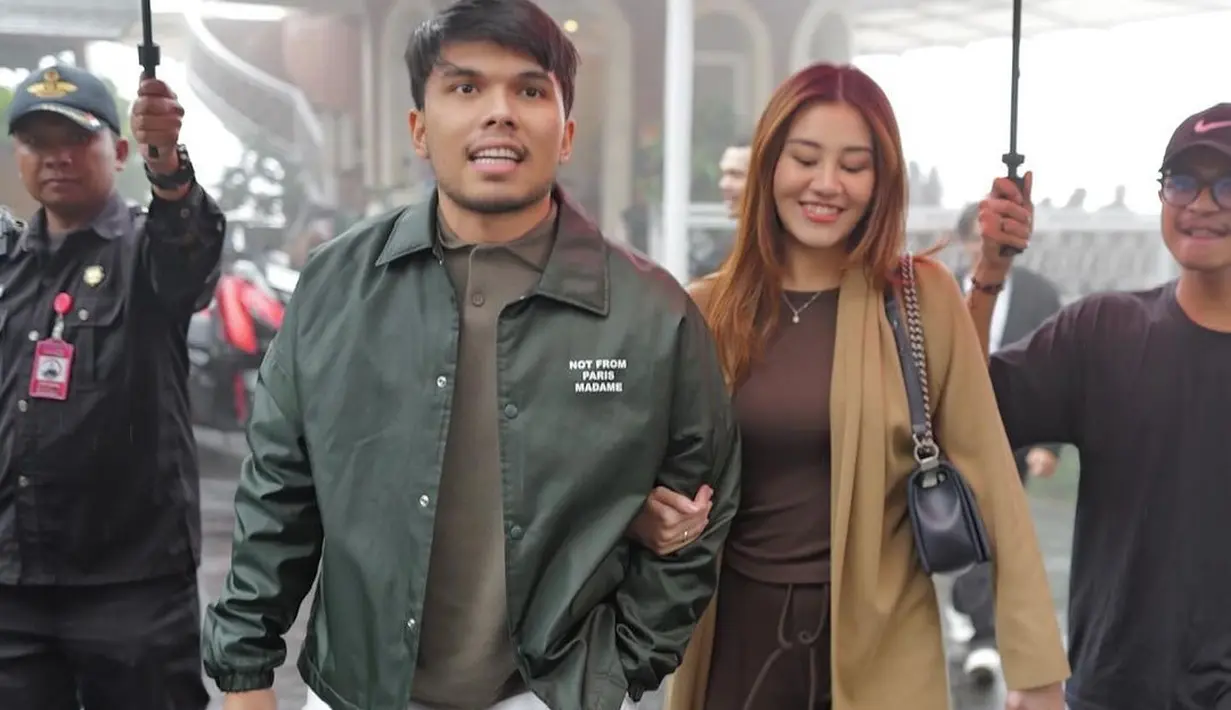 Usai kondangan, Aaliyah Massaid dan Thariq Halilintar liburan di Bandung dengan outfit earth tone [@aaliyah.massaid]