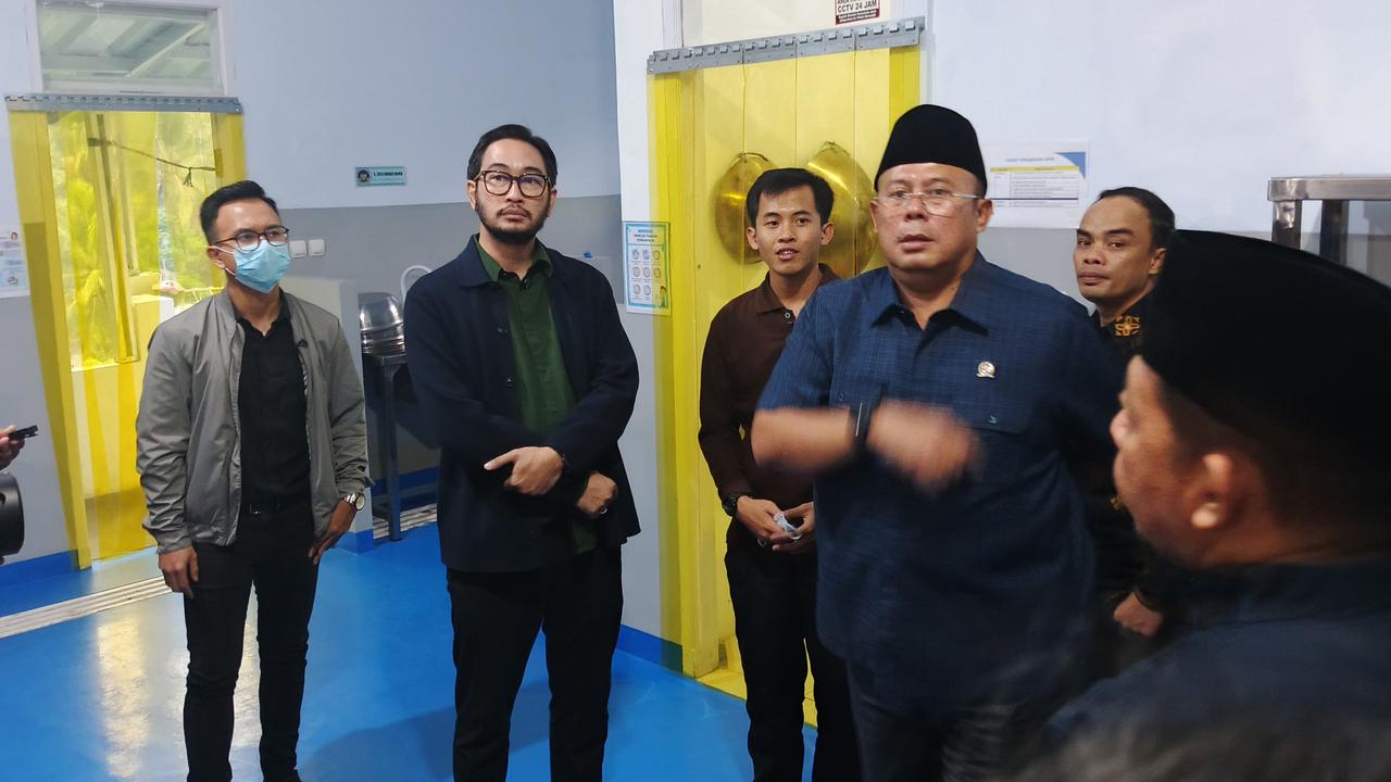 Wakil Ketua DPR Sidak Dapur MBG di Cipongkor Usai Insiden Keracunan Massal, Sampai Minta Rekaman CCTV