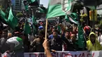 Massa HMI menggelar unjuk rasa di depan gedung Tipikor terkait sidang vonis Anas Urbaningrum, Jakarta, (24/9/14). (Liputan6.com/Miftahul Hayat)