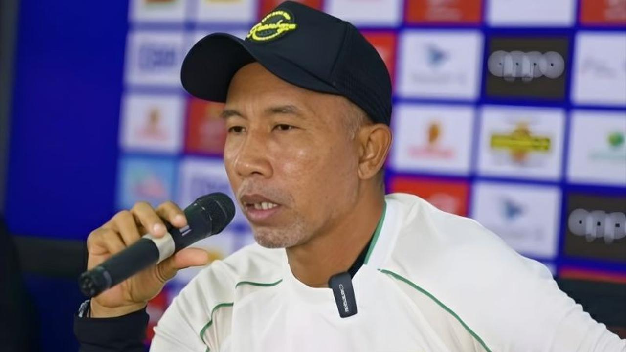 Uston Nawawi Ingatkan Persebaya Tak Remehkan Persijap di Laga Tunda BRI Super League