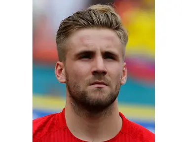 Luke Shaw merupakan bek tim nasional sepak bola Inggris yang masih berusia 18 tahun.(REUTERS/Wolfgang Rattay)