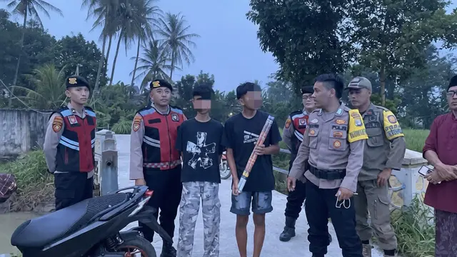 Remaja diamankan polisi saat kegiatan sahur on the road di Pringsewu, Lampung.