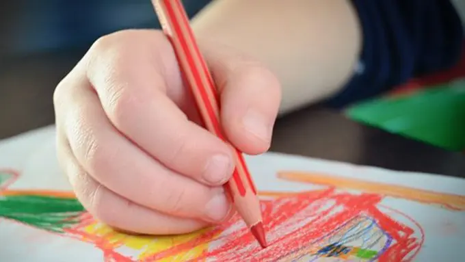 Ilustrasi anak menggambar./Copyright artblog.cosmobc.com/