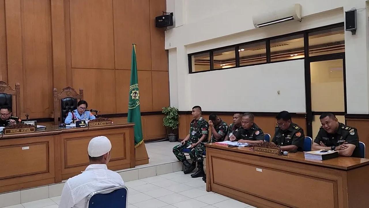 Praka RM kemudian meluruskan soal keterangan Zulhadi terkait pembagian tugas dirinya dengan Praka Heri Sandi (HS) dan Praka Jasmowir (J).