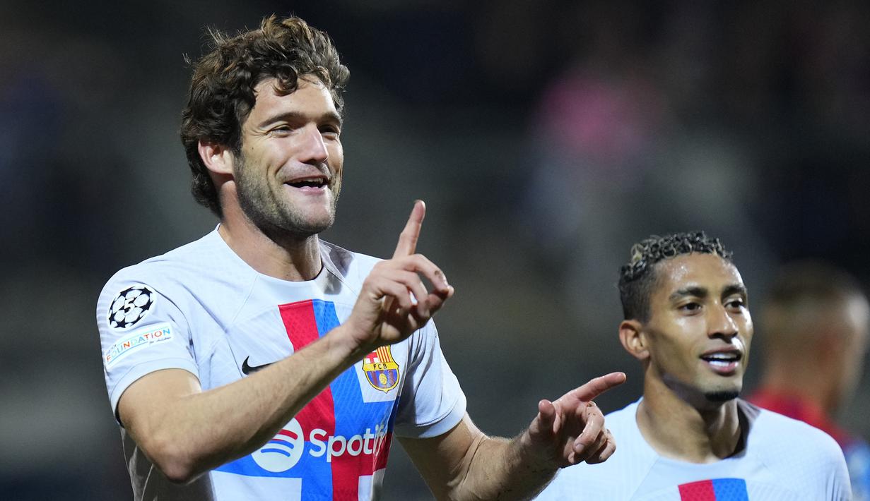 Marcos Alonso. Baru mencatatkan 8 caps sejak 2018, bek kiri berusia 31 tahun ini memang bukanlah pilihan utama Luis Enrique di lini belakang Timnas Spanyol. Meskipun sang pemain telah berpindah dari Chelsea ke Barcelona untuk menarik perhatian sang pelatih, nyatanya keberuntungan belum berpihak kepadanya. (AP/Petr David Josek)