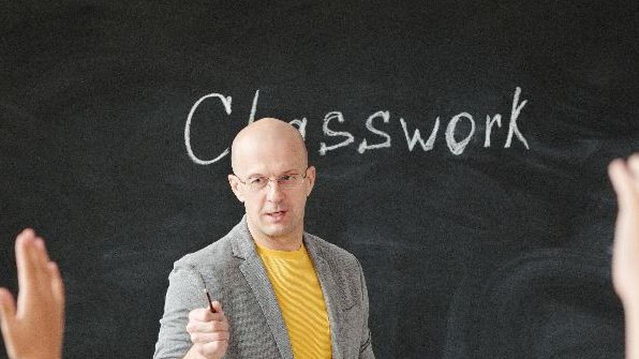 Cerita Lucu Bahasa Inggris: Substituting Teacher (Guru Pengganti)