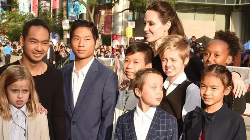 Angelina Jolie dan anak-anaknya