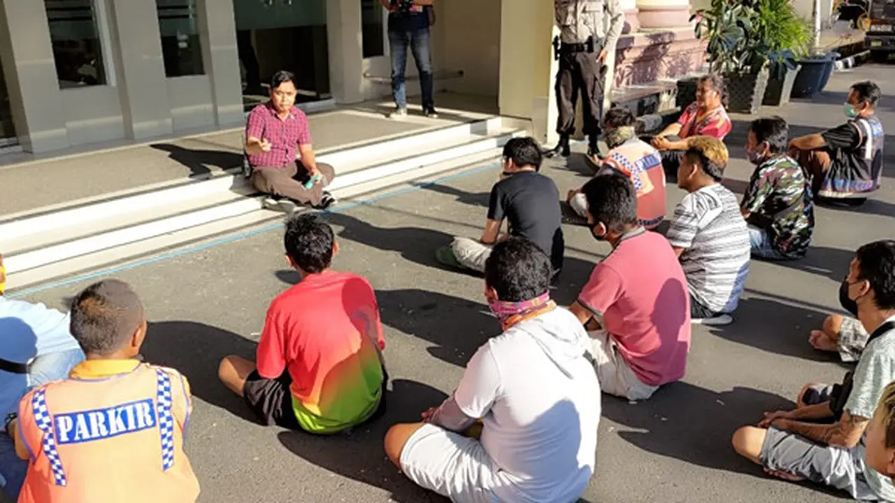 Para pelaku tersebut diamankan dalam pelaksanaan razia pemberantasan premanisme di wilayah Kota Manado.