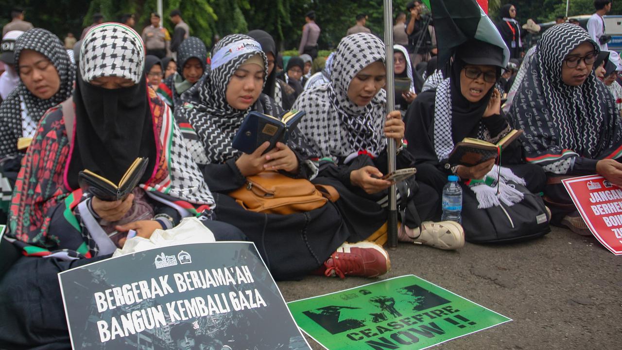 Massa bela Palestina gelar aksi di depan Kedubes Amerika Serikat