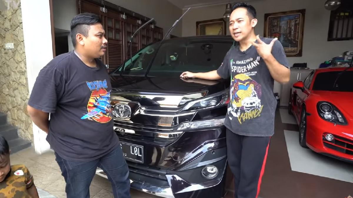 Alphard Emas Denny Cagur: Lebih dari Sekadar Mobil Mewah, Simbol Kerja Keras dan Gaya Hidup