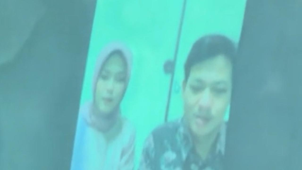 Gelar Lamaran Virtual, Pasangan Ini Tetap Sewa Fotografer dan Pasang Dekorasi