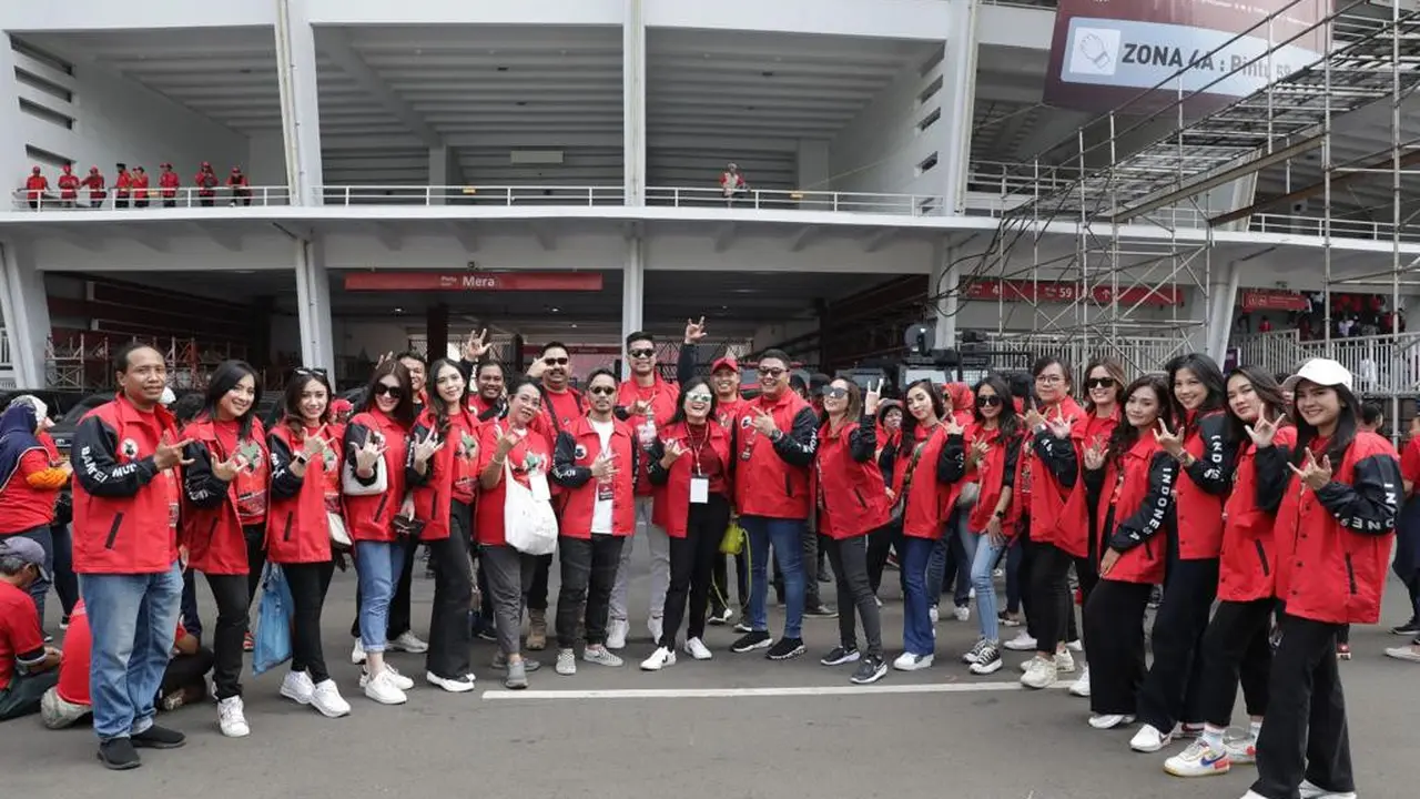 Ribuan kader Banteng Muda Indonesia (BMI) dari setiap provinsi di Indonesia membanjiri Stadion Gelora Bung Karno dengan semangat yang menggelora dalam kegiatan akbar Bulan Bung Karno. (Istimewa)