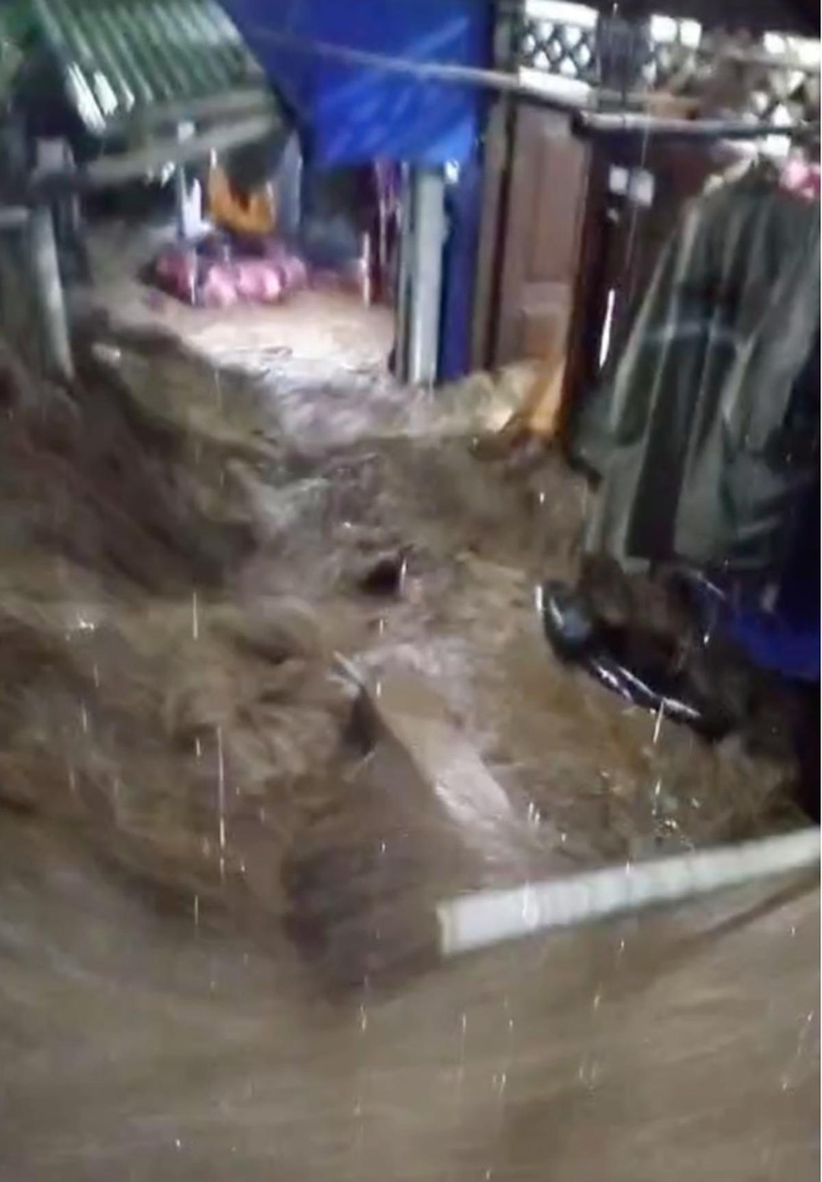 banjir bandang di puncak