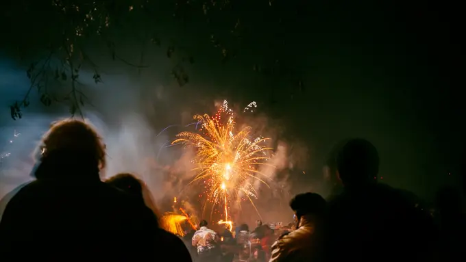 Tahun Baru Nggak Perlu Pacar Baru, Buat Resolusi Untuk Hubunganmu