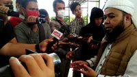 Wali Kota Bengkulu Helmi Hasan mengajak warga untuk memperluas ladang amal dengan membuka mesjid selama 24 jam. (Liputan6.com/Yuliardi Hardjo)
