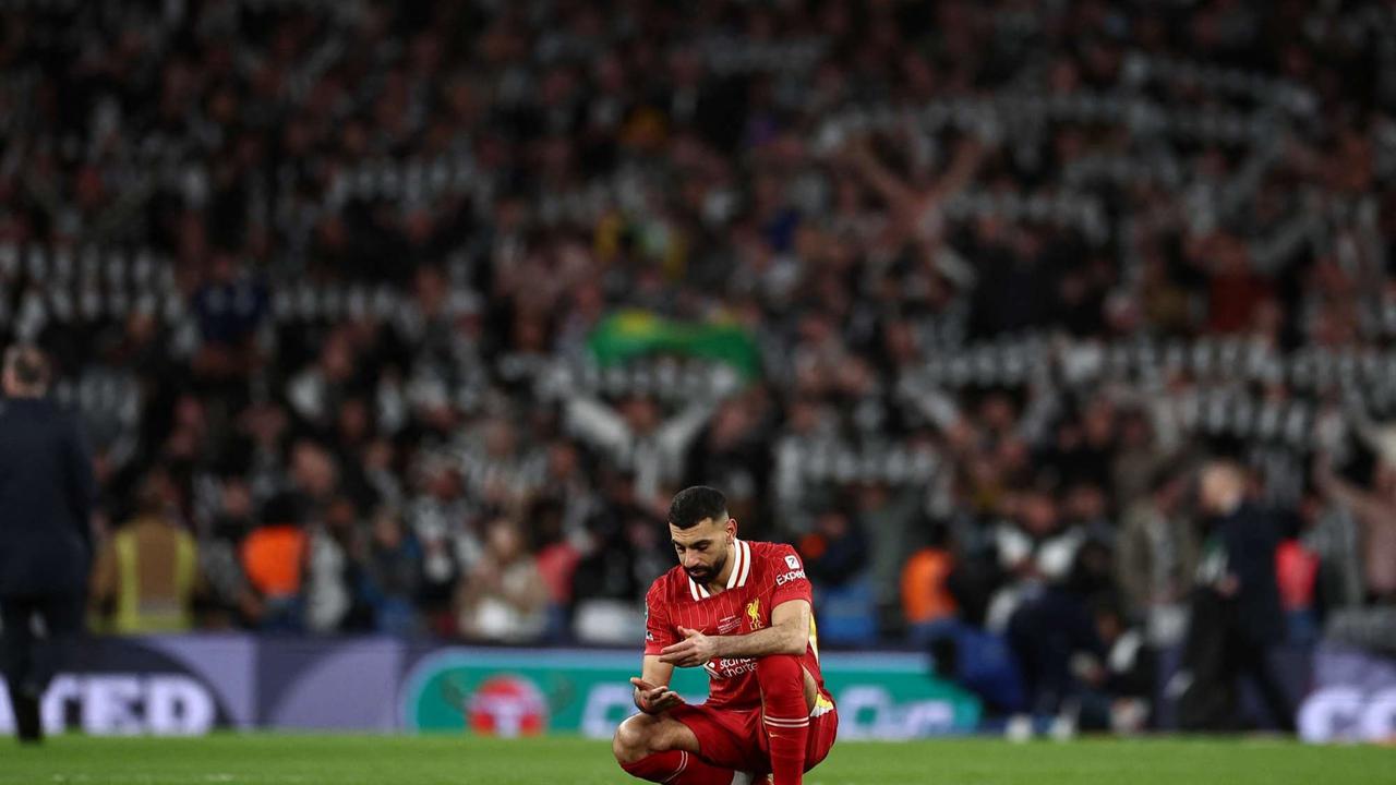 Wajah lesu pemain Liverpool usai gagal raih gelar juara Carabao Cup