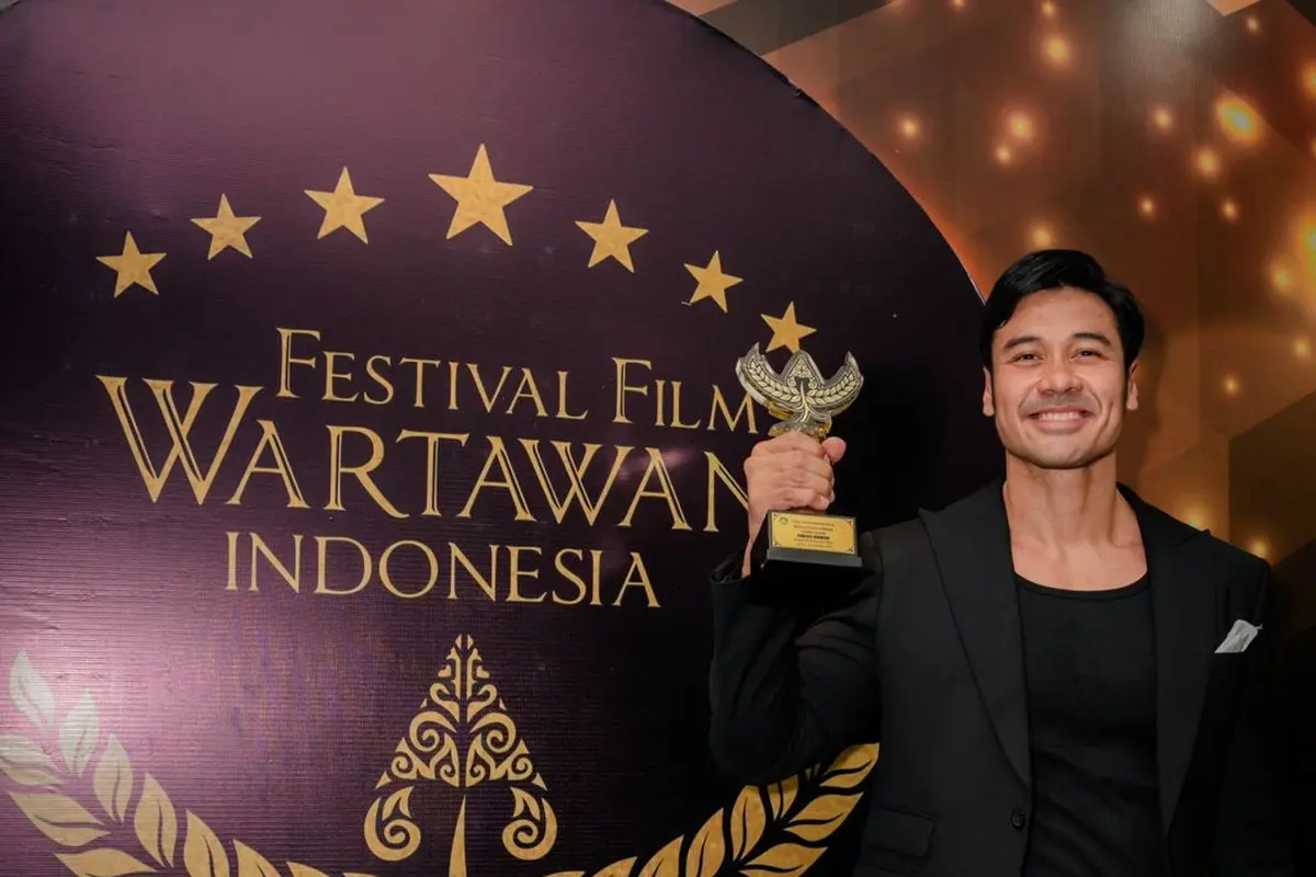 Chicco Jerikho sukses membawa pulang penghargaan sebagai "Aktor Utama Terbaik" dalam ajang Festival Film Wartawan Indonesia 2024
