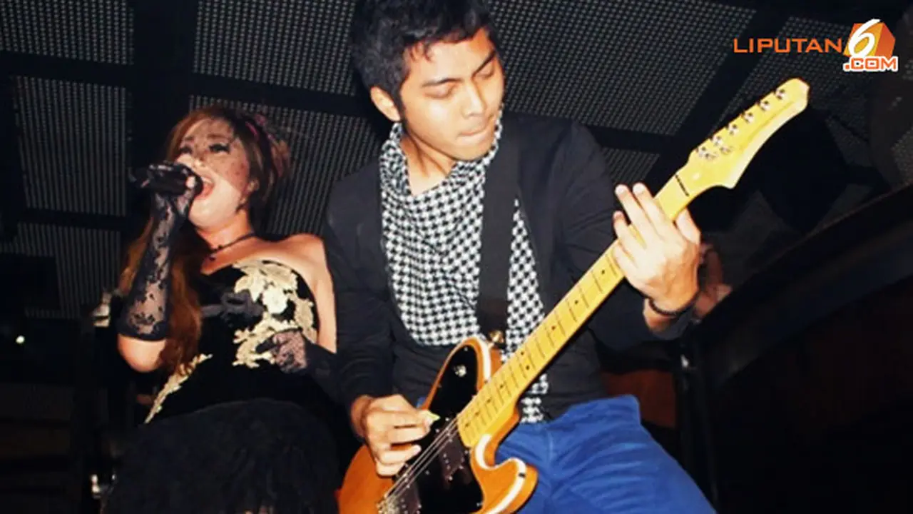 ade-govinda-perform-130708b.jpg