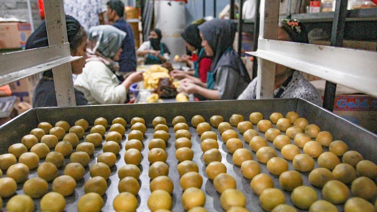 FOTO: Geliat Kampung Nastar Tangerang Jelang Lebaran