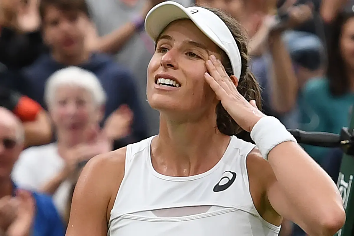 Petenis Inggris, Johanna Konta, berebut tiket final Wimbledon 2017 melawan Venus Williams, Kamis (13/7/2017). (AFP/Glyn Kirk)