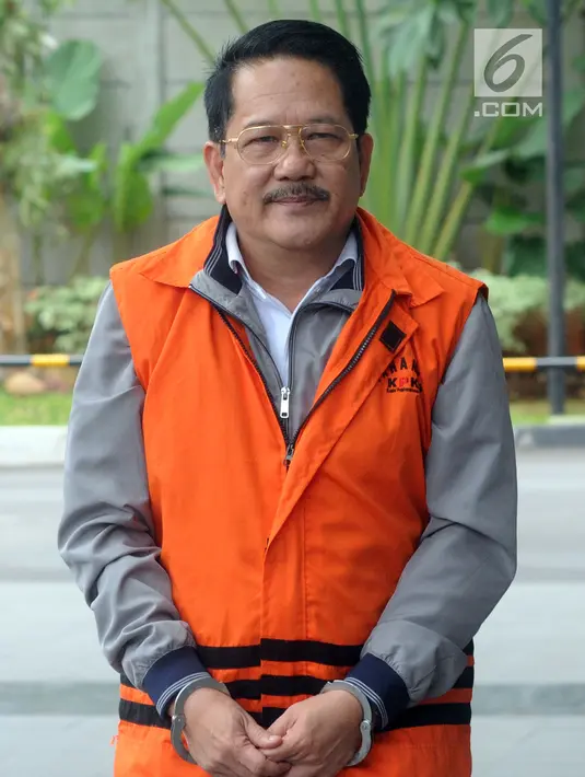 Pemilik PT Jasa Promix Nusantara dan PT Secilia Putri, Sibron Azis tiba di Gedung KPK, Jakarta, Senin (18/3). Sibron Azis diperiksa terkait dugaan suap terhadap Bupati Mesuji Khamami. (merdeka.com/Dwi Narwoko)