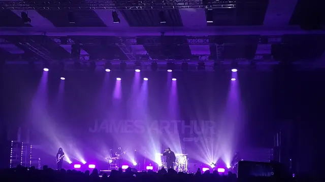 James Arthur Tutup Konser Perdana di Jakarta dengan Lagu Say You Won't Let Go, Ajak Penonton Bernyanyi Bersama