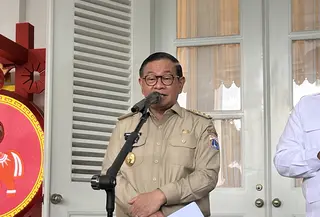 Gubernur DKI Jakarta Pramono Anung pastikan Pemprov tanggung seluruh biaya rumah sakit (RS) dan pemakaman siswa SMKN 34 Jakarta. (Liputan6.com/Winda Nelfira)