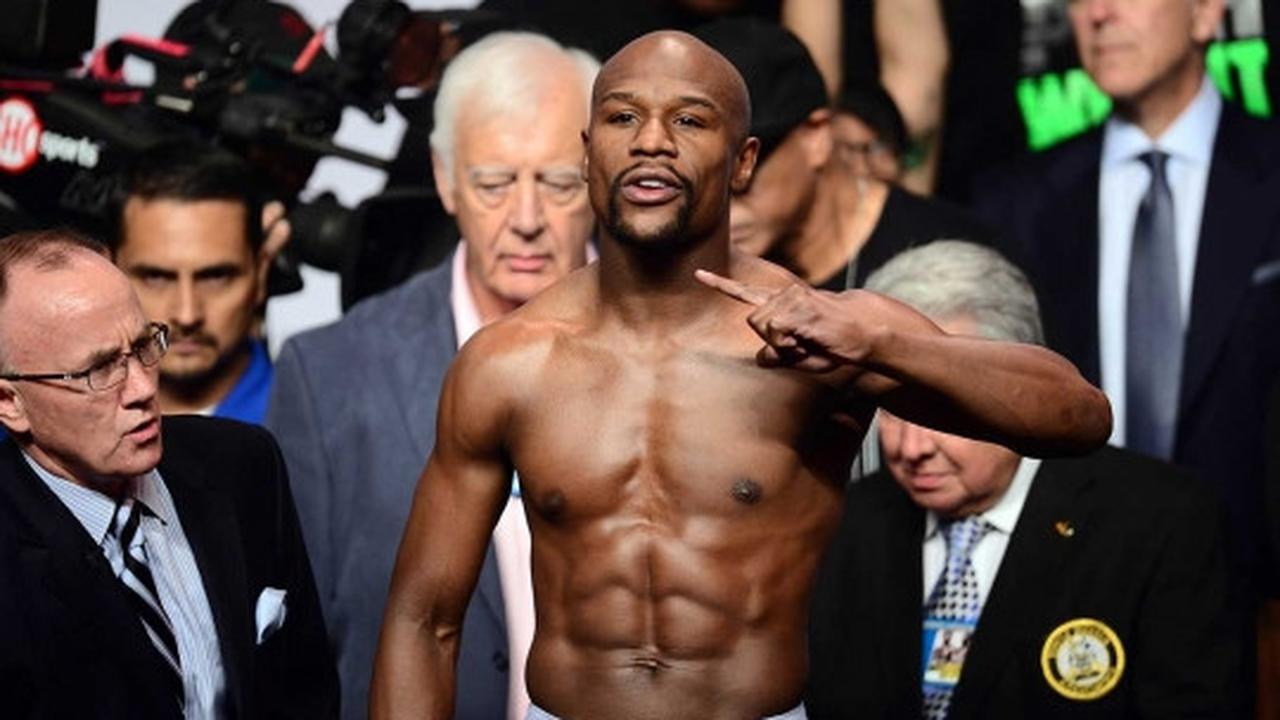 Jelang pertarungan, Mayweather dan Berto saling tatap