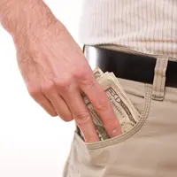 Tak ada aturan untukmenjadi kaya, kecuali harus berhemat dan menambah tabungan dengan konsisten. 