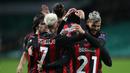 Pemain AC Milan merayakan gol yang dicetak Brahim Diaz ke gawang Celtic pada laga Grup H Liga Europa 2020/2021 di Celtic Park Stadion, Jumat (23/10/2020). AC Milan menang 3-1 atas Celtic. (AFP/Russell Cheyne/pool)