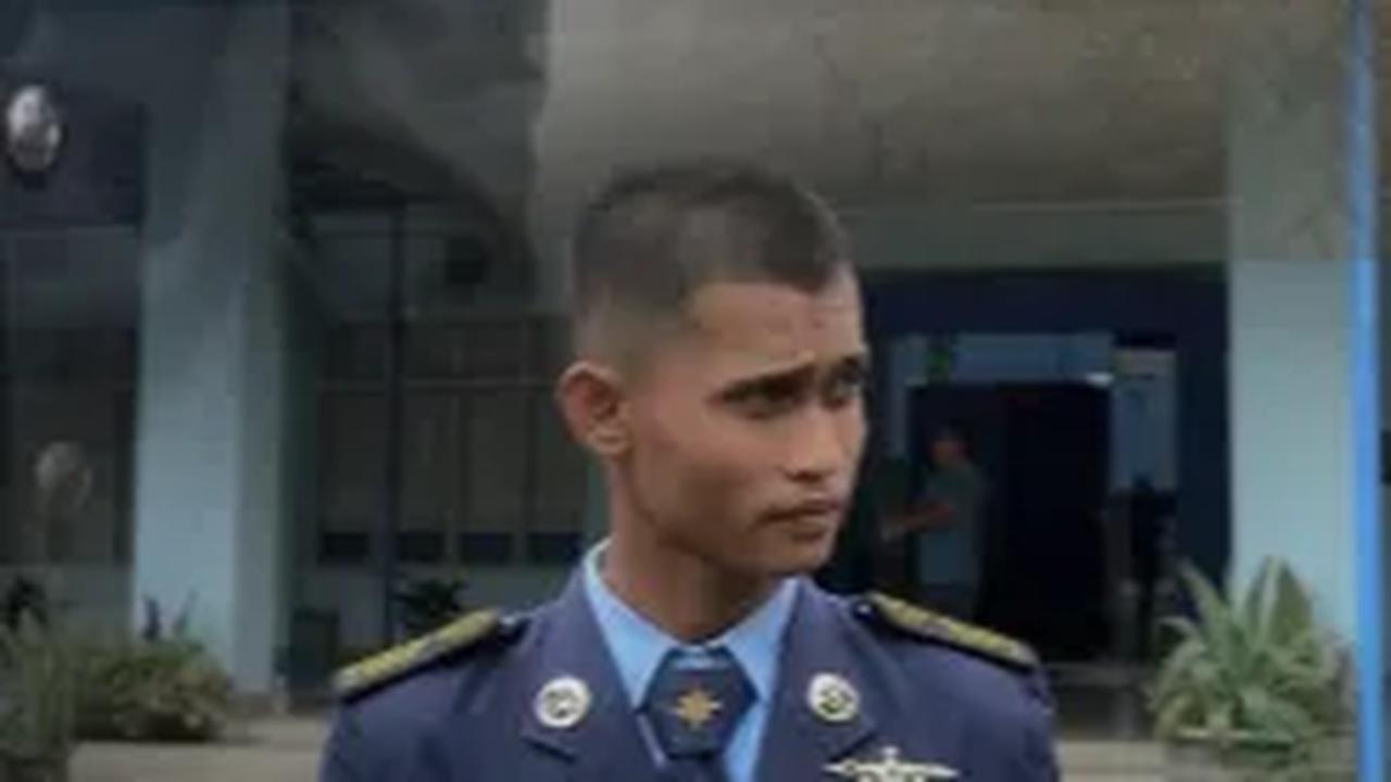 'Dan sudah mendapatkan pekerjaan yang luar biasa dan sekarang hidup saya sudah enak Bu 😊," ungkap pria ini dengan bangga.<br>