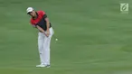Pegolf Indonesia Danny Masrin saat melakukan pukulan pada Golf Indonesia Open 2017 di Pondok Indah Golf Course, Jakarta, Minggu (29/10). Indonesia Open 2017 merupakan turnamen seri Asian Tour diikuti 140 pegolf. (Liputan6.com/Helmi Fithriansyah)