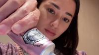 Nikita Willy sikat gigi pakai odol sultan seharga Rp300 ribu. (dok. tangkapan layar TikTok @nikitawillyofficial/https://www.tiktok.com/@nikitawillyofficial/video/7534913593033166085)