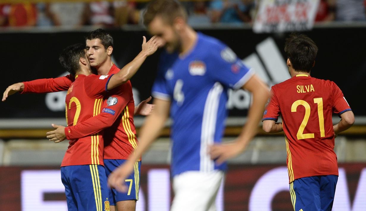 Striker Spanyol, Alvaro Morata, mencetak dua gol dalam tempo dua menit, yakni menit ke-82 dan 83 ke gawang Liechtenstein saat Kualifikasi Piala Dunia 2018 di Stadion Reyno de Leon, Leon (6/9/2016) dini hari WIB. Spanyol menang 8-0. (AFP/Miguel Riopa)