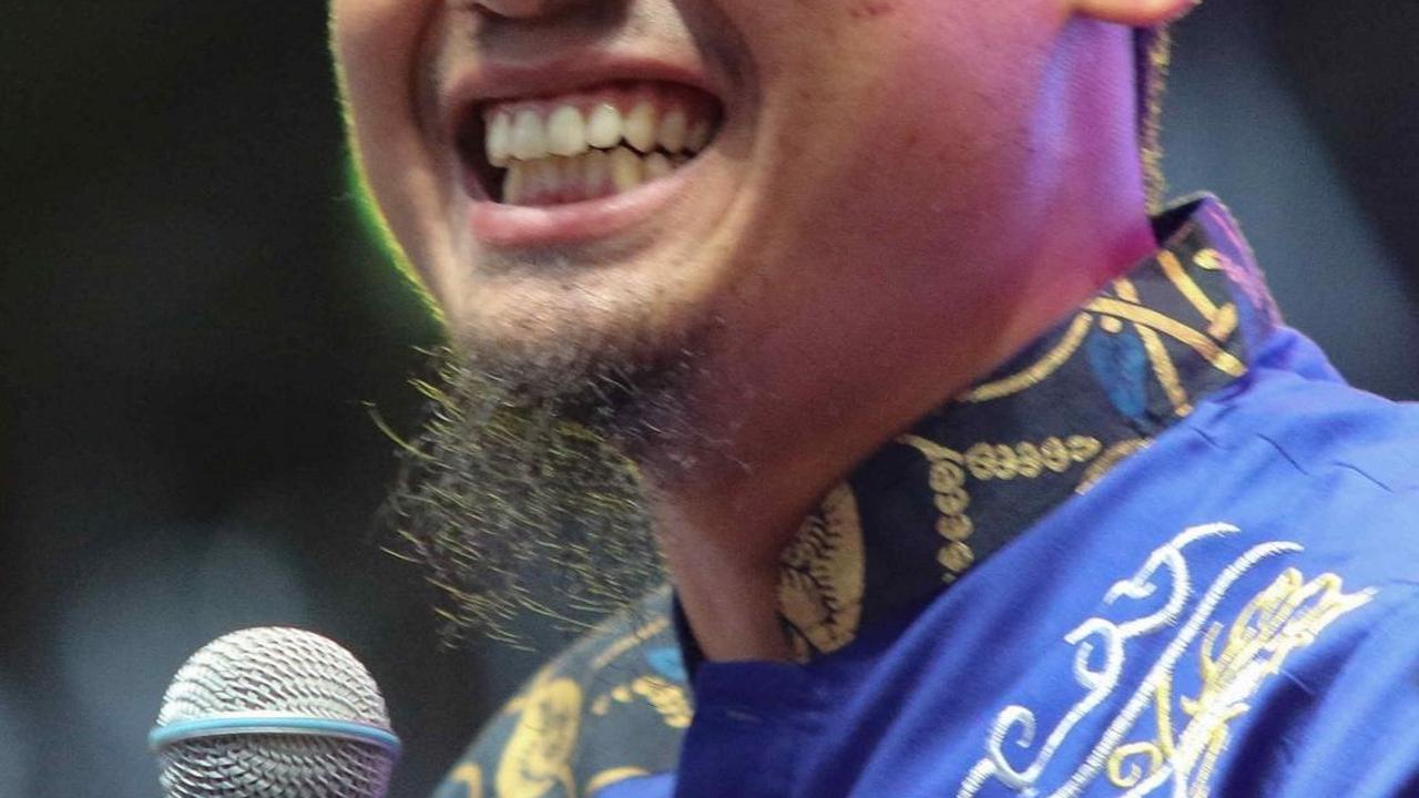 FOTO: Ustaz Abiazkakia Kultum di KapanLagi Buka Bareng BRI Festival 2024, 10.000 Penonton Khidmat Dengar Ceramahnya