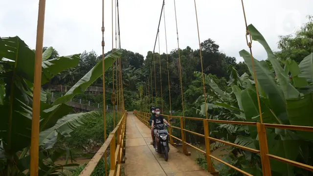 Melintasi Jembatan Kuning Condet