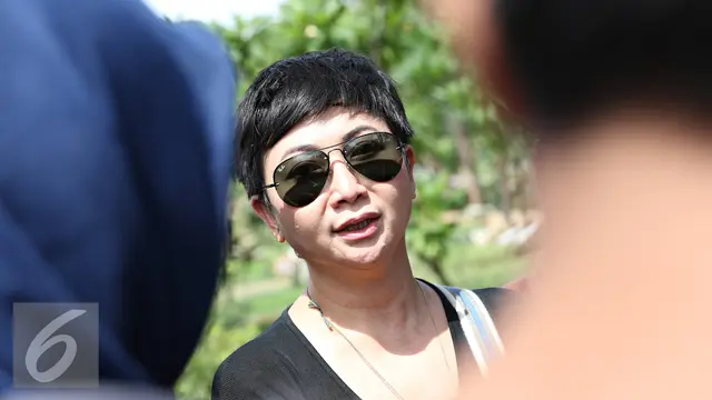 20151221-Para-Artis-di-Pemakaman-Anak-Farhan-Jakarta-IA