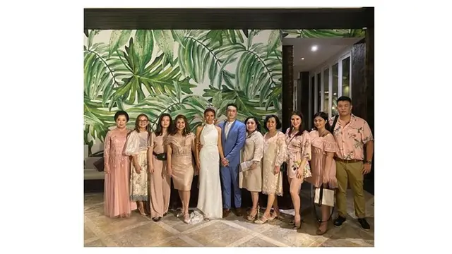 7 Potret Pernikahan Gerald Yohanes dan Mezty Mez, Elegan dan Romantis