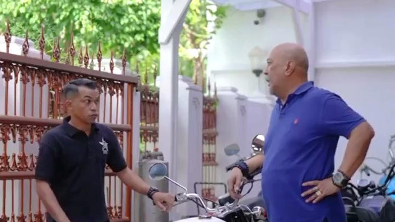 10 Potret Rumah Indro Warkop yang Bernuansa Klasik ala 90-an, Penuh Koleksi Moge - Tampak Cozy
